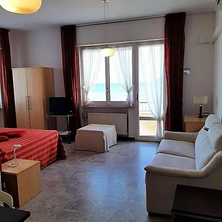 Ξενοδοχείο με διαμερίσματα Sole Αλμπένγκα